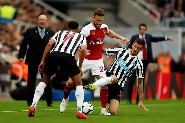 拜仁后卫阿方索酒驾被抓 吊销驾照+禁赛一个月